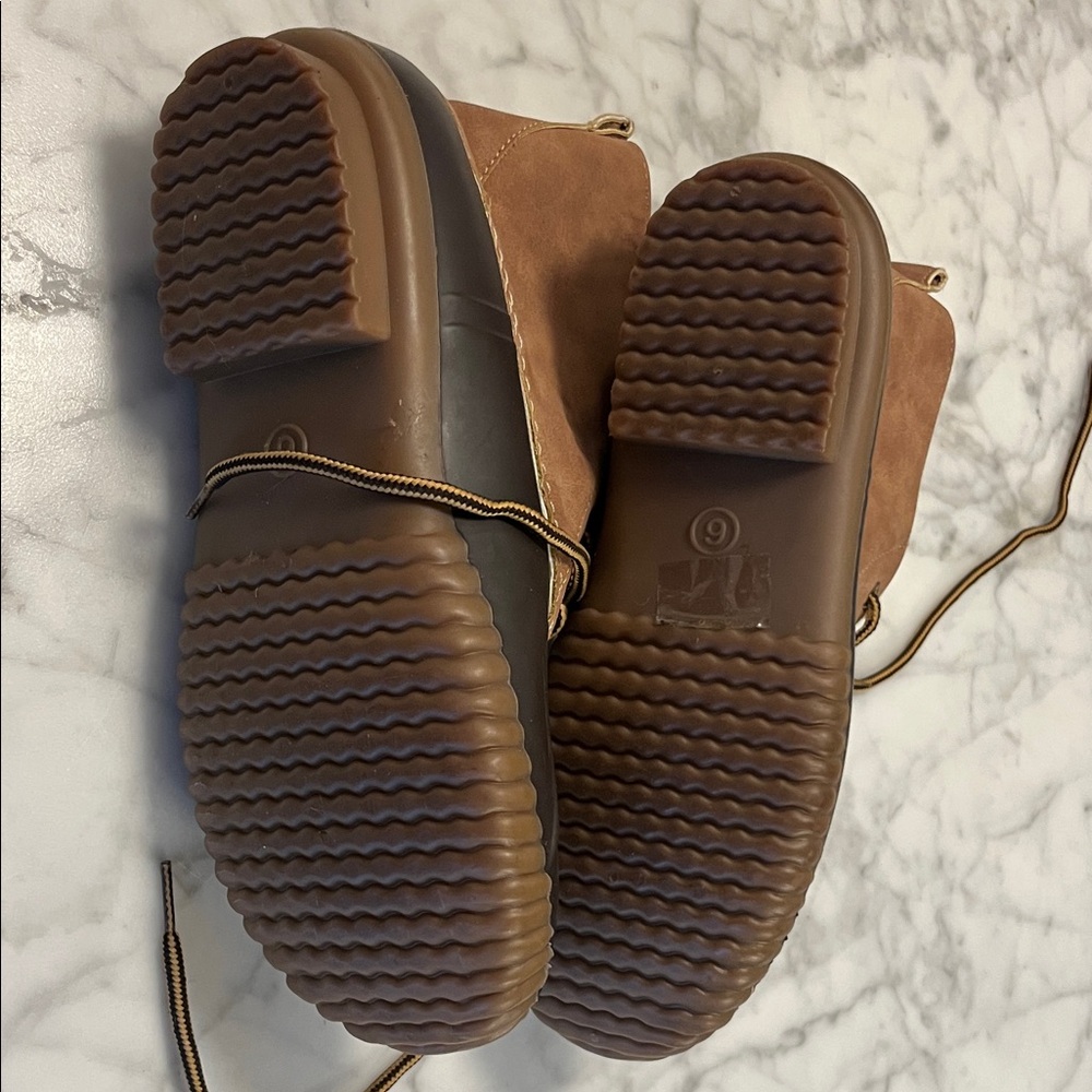 Mission 200 Tan and Brown Duck Boots with flannel inside Women’s Size 6 - Picture 8 of 8